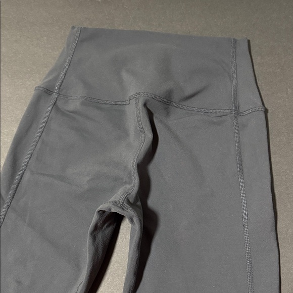 Alo Yoga High-Waist Moto Legging
W5494R Size S - Picture 6 of 14